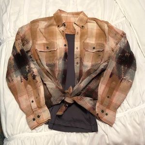 Acid wash flannel buttoned down shirt.